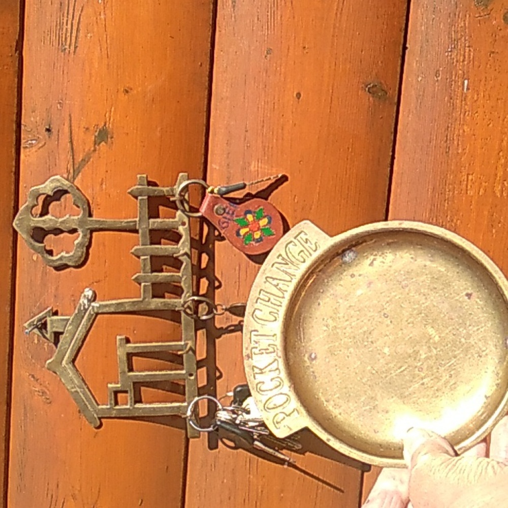 🗝️ VINTAGE BRASS KEY HOLDER Wall Mount